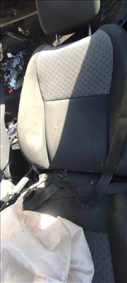 Toyota Yaris (XP130/XP150) Bal első ülés 