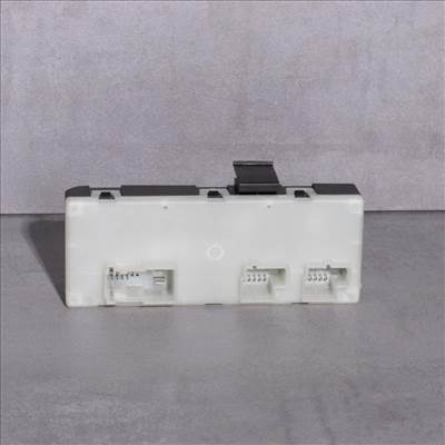 BMW 1er F40, 3er G20-G21-G28-G80-G81, 4er G22-G26-G82, 5er F90-G30-G31-G38, 7er G11-G12, 8er F92-F93-G15-G16, I4 G26, IX3 G08, X3 F97, X4 G02-F98, X5 F95, X6 G06-F96 Csomagtérajtó modul (Cikkszám: 61355A19DB2)