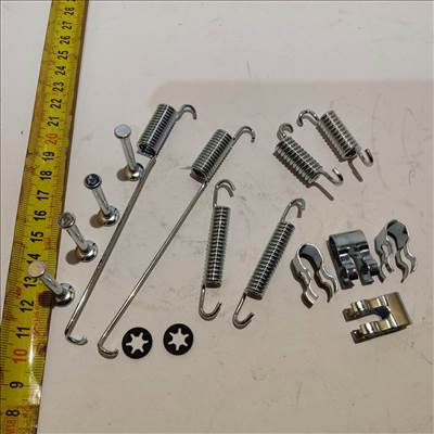 Fiat Punto II.III. , Panda II. utángyártott új hátsó fékbetét rögzítő rugó készlet, nem Abs-s kivitelhez