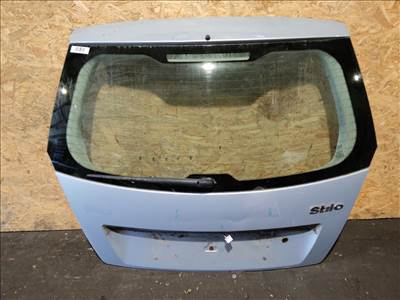 157560 Fiat Stilo 3 ajtós világoskék színű csomagtérajtó, a képen látható sérüléssel 46751763