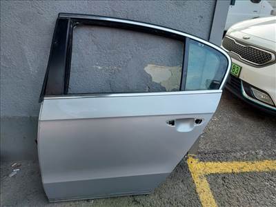 Volkswagen Passat B7 bal hátsó ajtó 3AE833055