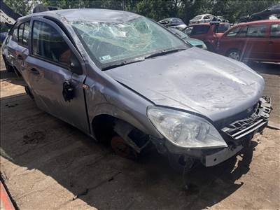 Opel Astra H 1.6i bontott alkatrészei