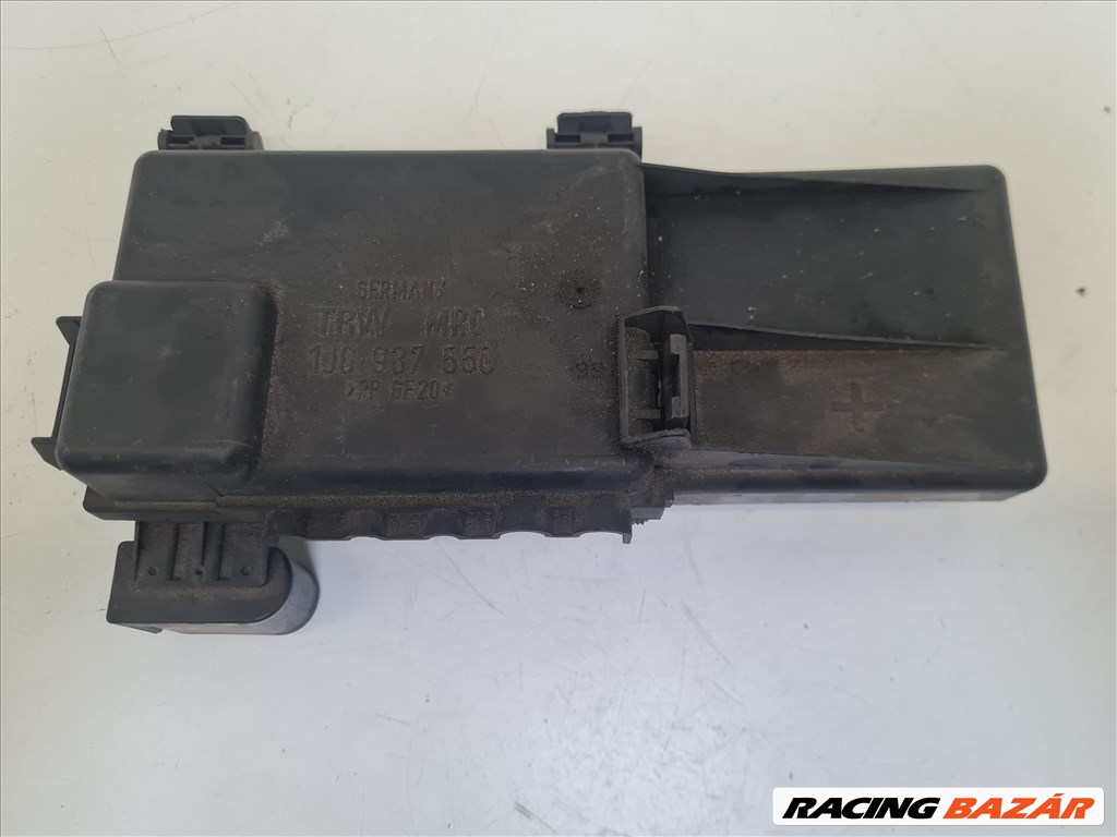 Volkswagen Golf IV biztosítéktábla motortér (19893) 1j0937550 1. kép