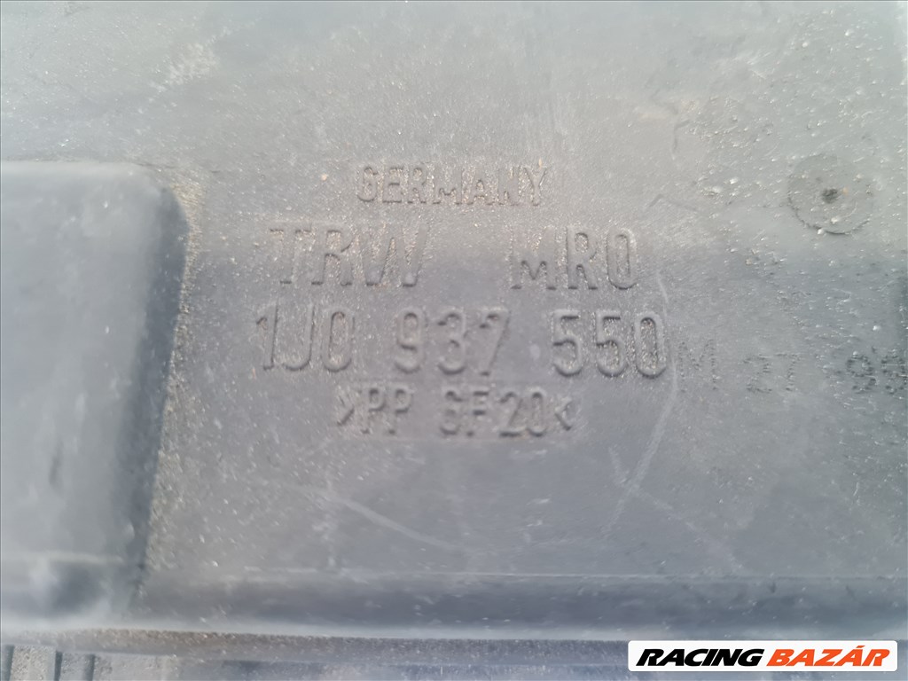 Volkswagen Golf IV biztosítéktábla motortér (19893) 1j0937550 2. kép