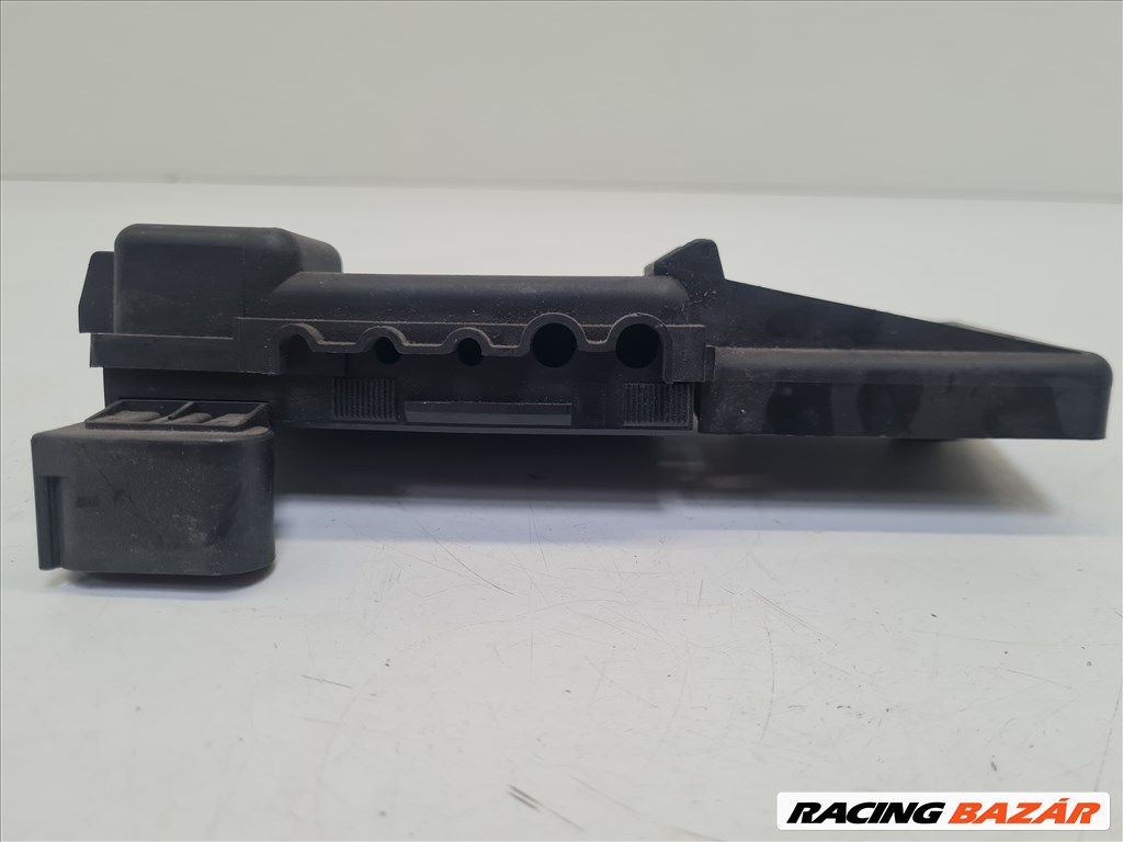 Volkswagen Golf IV biztosítéktábla motortér (19893) 1j0937550 3. kép