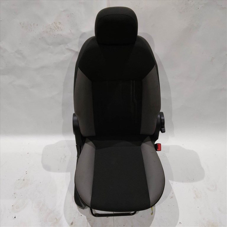 170531 Fiat Doblo Fiat Doblo 2009-2022 jobb első ülés, előre dönthető, nem légzsákos 1. kép