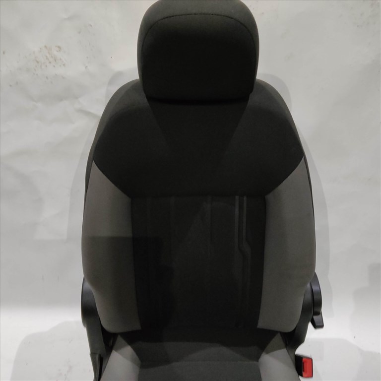 170531 Fiat Doblo Fiat Doblo 2009-2022 jobb első ülés, előre dönthető, nem légzsákos 2. kép