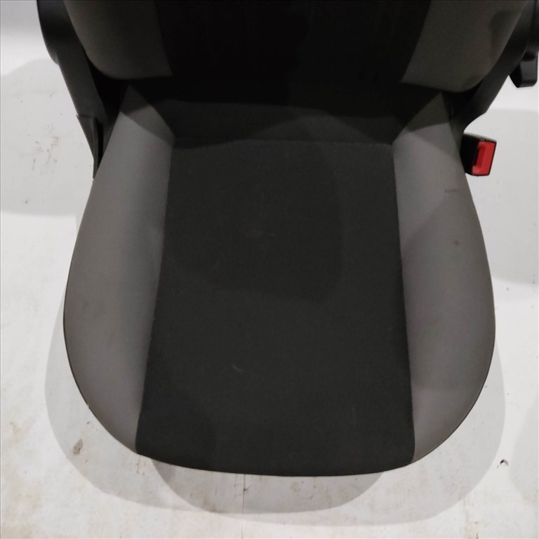 170531 Fiat Doblo Fiat Doblo 2009-2022 jobb első ülés, előre dönthető, nem légzsákos 3. kép