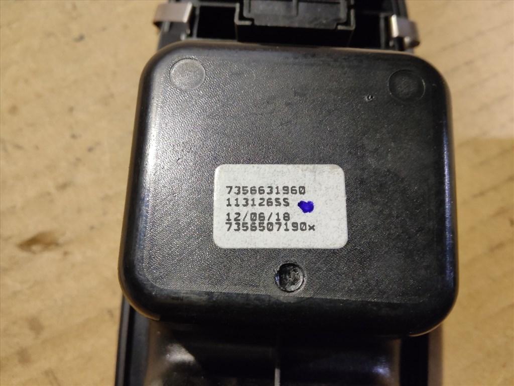 Fiat 500 L 2017-2022  jobb első ablakemelő kapcsoló 735663196 3. kép