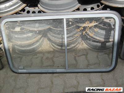 Ford Transit Mk5 tolóajtóval szemben tolóüveg