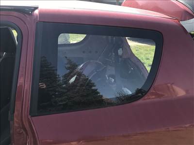 Suzuki Swift bal oldalüveg 3 ajtóshoz