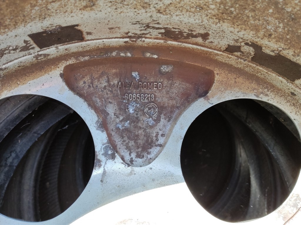 186691 Alfa Romeo 147, 156, Gt 16"-os alufelni (1db) a képen látható állapotban 60658218 2. kép