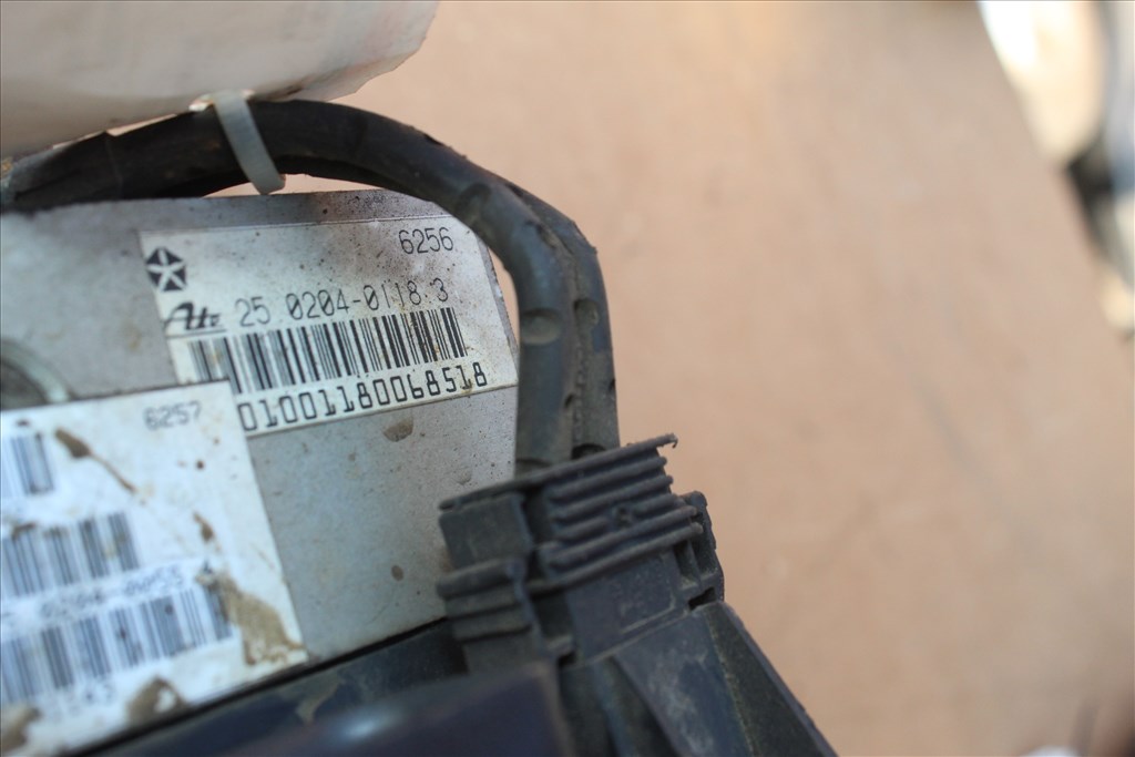 Chrysler Voyager 1997 2.5TD ABS kocka (38) p04721427 3. kép