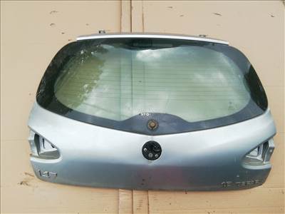181256 Alfa Romeo 147 2000-2005 világos kék színű csomagtérajtó, a képen látható sérüléssel 46822705