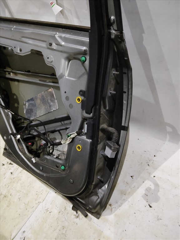 170997 Lancia Thema 2012-2014 grafit szürke színű bal hátsó ajtó 3. kép