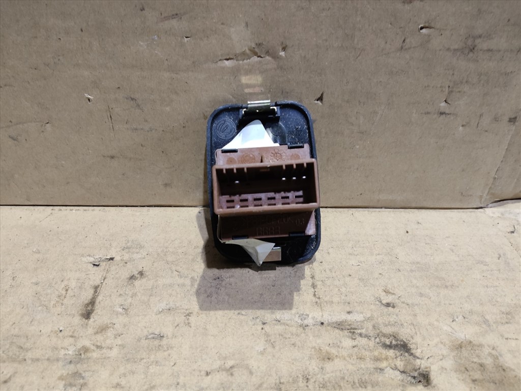 Lancia Ypsilon II. 2003-2011 jobb első ablakemelő kapcsoló 735360608 2. kép