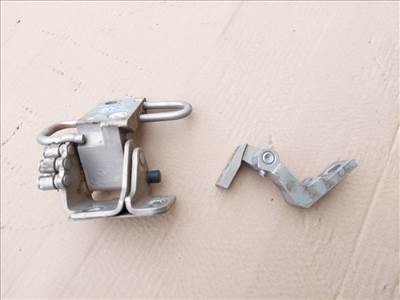 Seat Exeo-Audi A3-A4-A6 ajtózsanér pár jobb első 8E0831412E