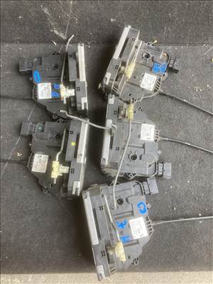 Opel Corsa D Corsa D ajtó zár centrálzár  13258271