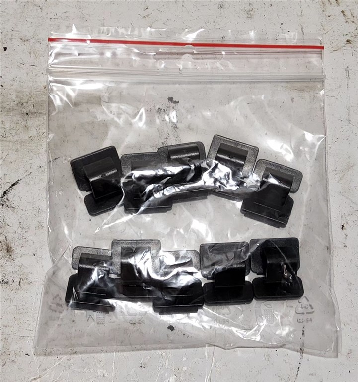 Fiat Grande Punto utángyártott új motorháztető szigetelés rögzítő patent. 10-os csomag 46804433 1. kép