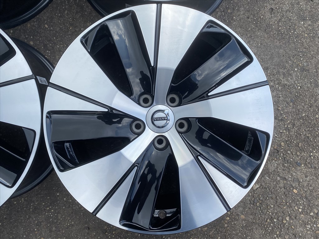 4db gyári 18" Volvo alufelni. (3884) 2. kép