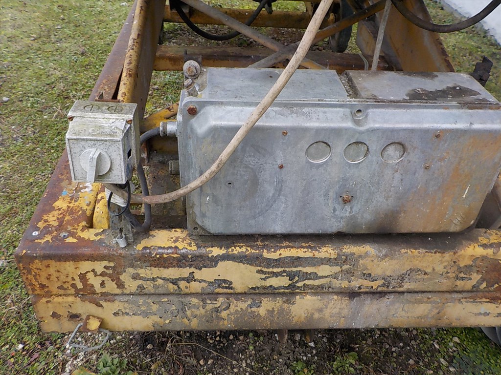 OLLÓSEMELŐ,RÉGI MAGYAR GYÁRTÁSÚ,380V-OS,5,6 MÉTERRE EMEL,TAPOLCÁN ELADÓ 7. kép