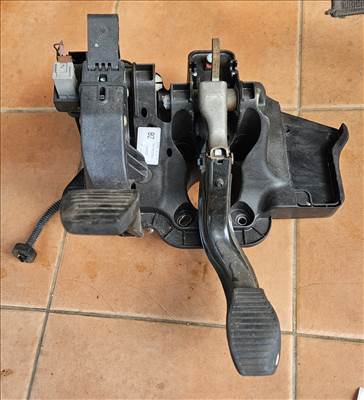 Opel Corsa D Pedálsor  55703354