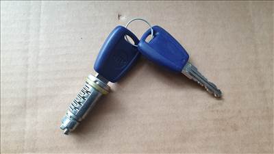 Fiat Doblo utángyártott új csomagtartó zárhenger 2db kulccsal 80/1023