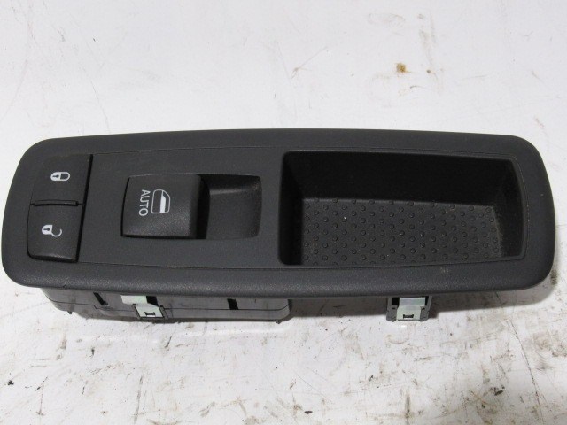 Lancia Thema jobb első ablakemelő kapcsoló K56046822AC 2. kép