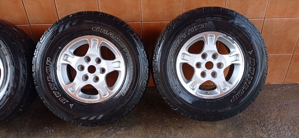 MITSUBISHI PAJERO 16" ALUFELNI 6X139,7 NÈGYÈVSZAKOS 265/70R16 GUMIVAL OLCSÒN!!!! 3. kép