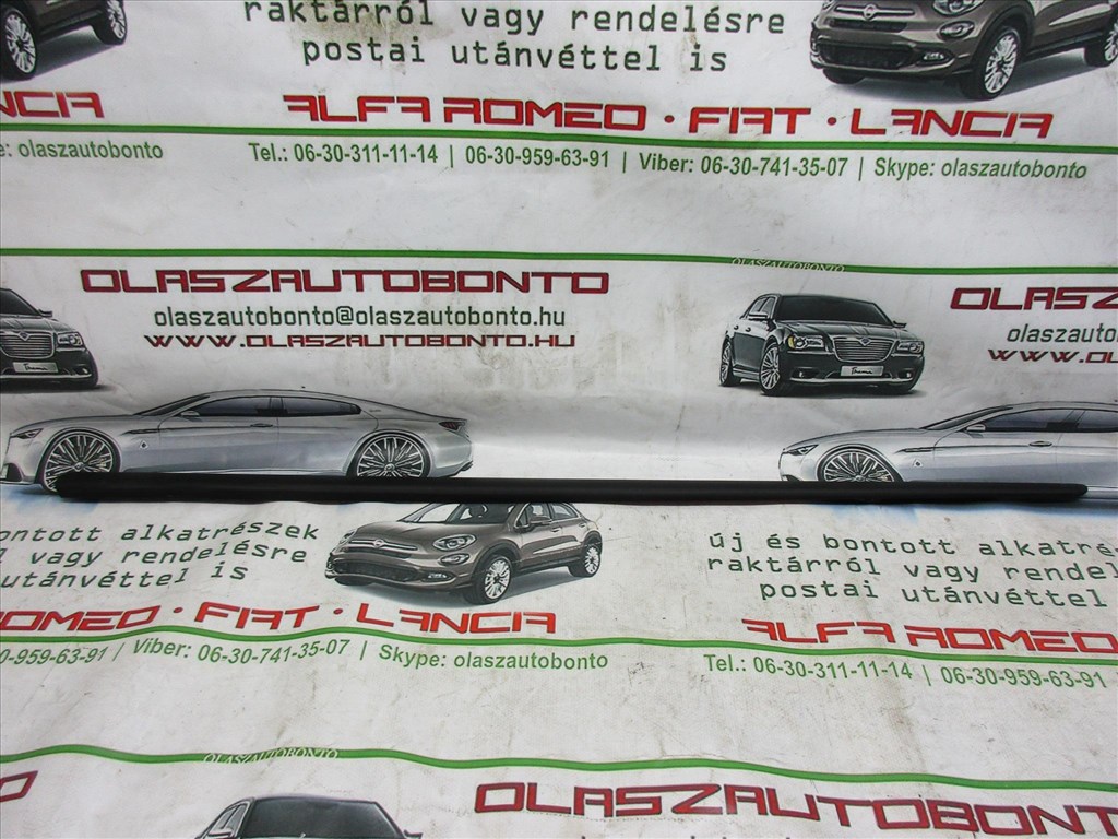 Fiat Punto II. 5 ajtós, 0117251 számú, utángyártott új, jobb első ajtó díszléc 1. kép