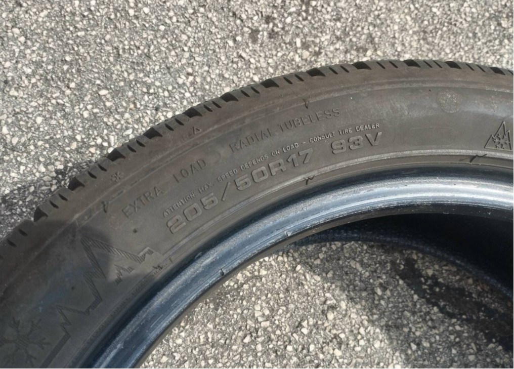2db 205/50 17 Dunlop téli gumi r17 " dot19 3. kép