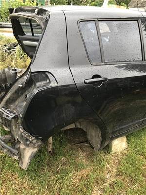 Suzuki Swift jobb hátsó sárvédő eladó
