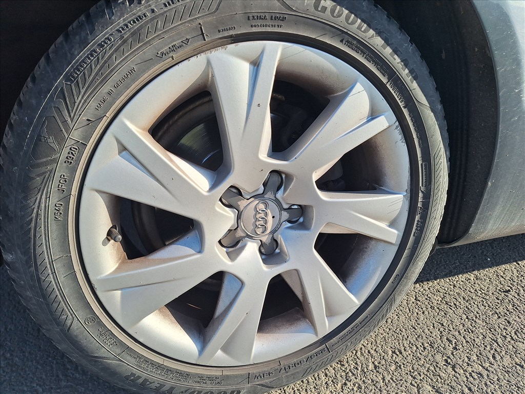  5x112 lyukosztású audi 17" használt (gyári felni) alufelni, 225/50 használt Goodyear téli gumi 1. kép