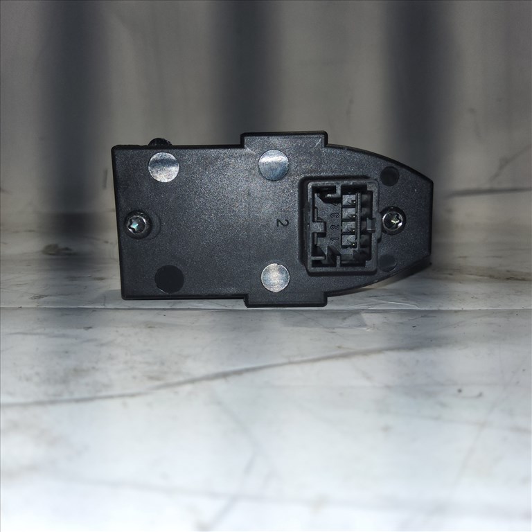 Alfa Romeo 159 2005-2011 jobb első Ablakemelő kapcsoló 3. kép