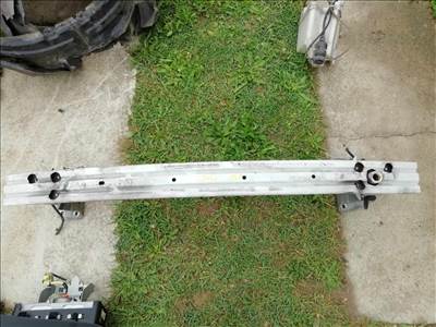 Nissan Juke I lökháritó első lökhárító merevítő 