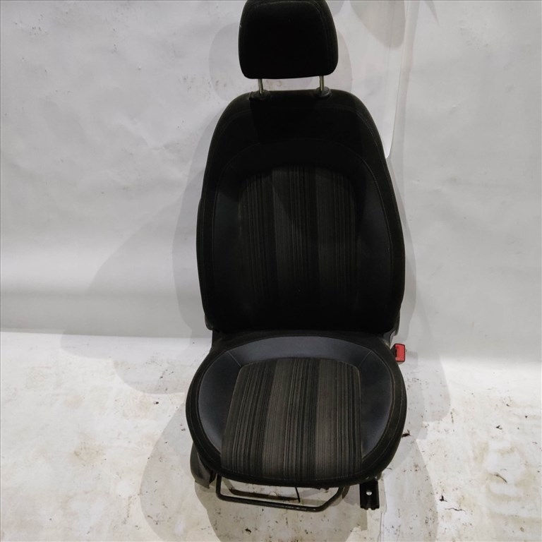 166431 Fiat Grande Punto  5 ajtós jobb első félbőr ülés, ülés alkatrészek 1. kép