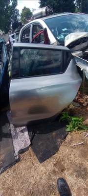 Suzuki Swift VI Bal hátsó ajtó 