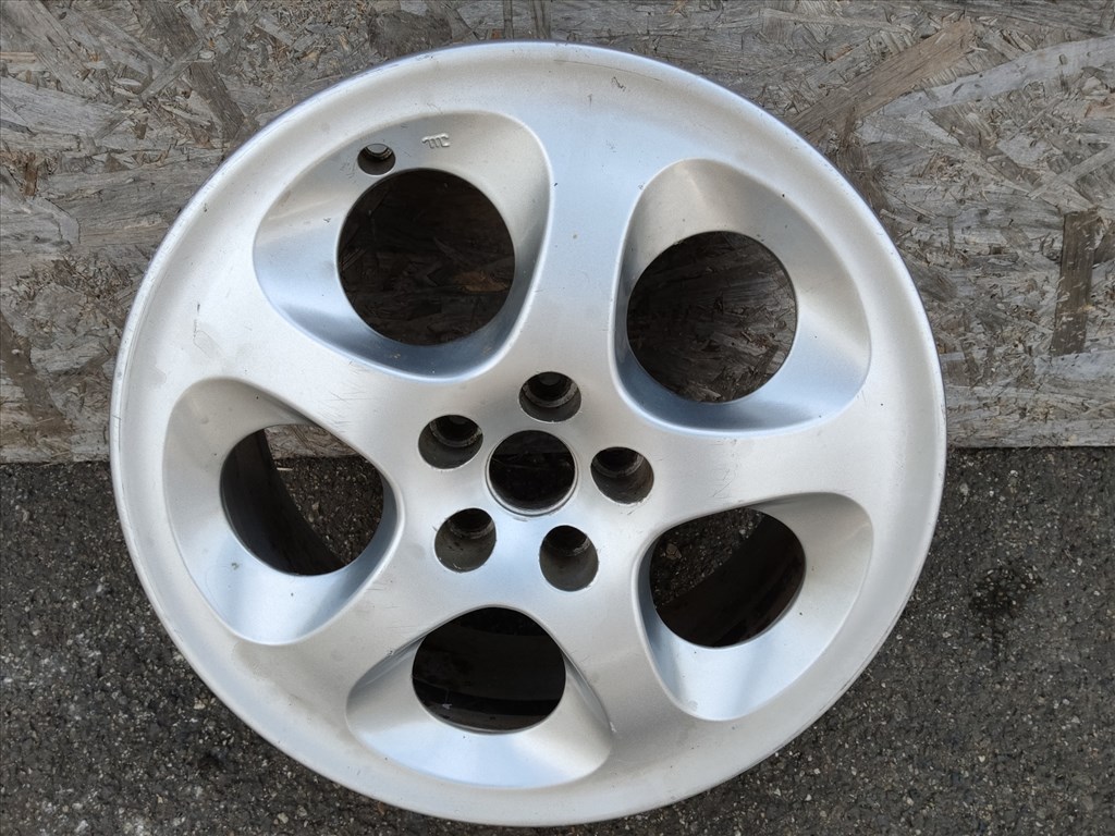 186670 Alfa Romeo 147, 156, Gt 16"-os alufelni  (1db) a képen látható állapotban 60669917 1. kép