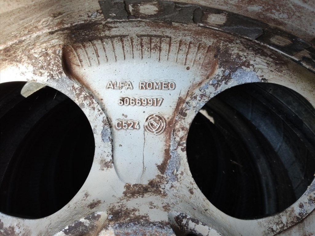 186670 Alfa Romeo 147, 156, Gt 16"-os alufelni  (1db) a képen látható állapotban 60669917 3. kép