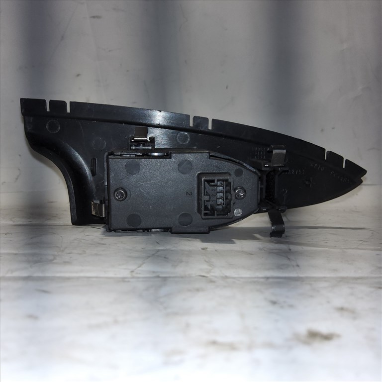 Alfa Romeo Giulietta 2010-2020 bal hátsó ablakemelő kapcsoló 156150331 3. kép