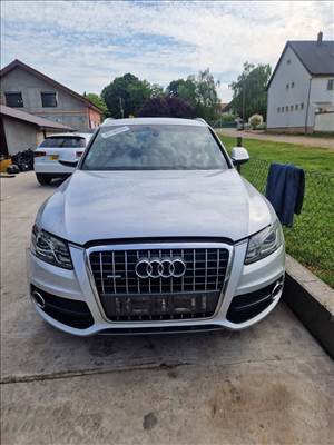 Audi Q5 (8R) bontott alkatrészei