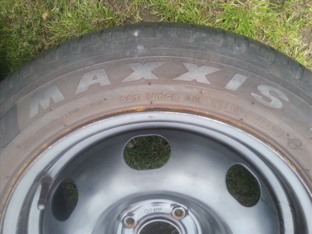  4x108 gyári Citroen/Peugeot lemezfelni, rajta 215/55R16 Maxxis nyári gumi  3. kép
