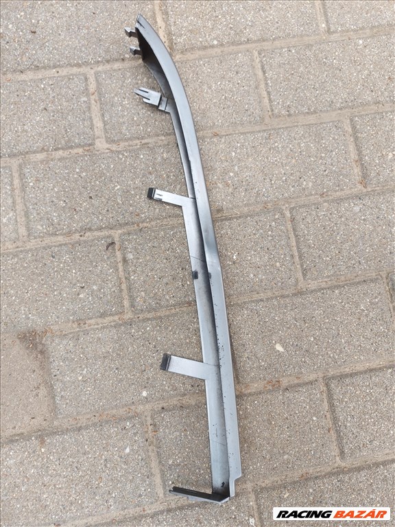 BMW 3-as sorozat E46 facelift, bal lámpa alatti díszcsík,  fényszóró alatti díszléc  2. kép