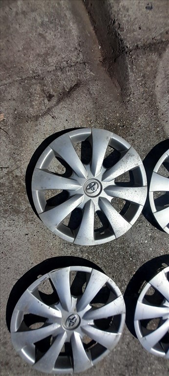 Toyota gyári 16" dísztárcsa 2. kép