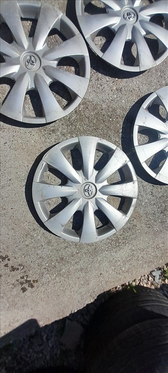 Toyota gyári 16" dísztárcsa 3. kép