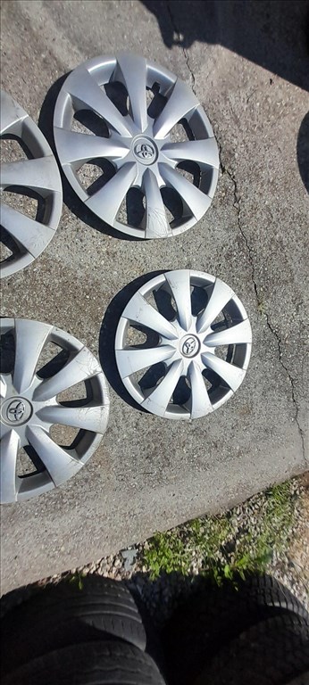 Toyota gyári 16" dísztárcsa 4. kép