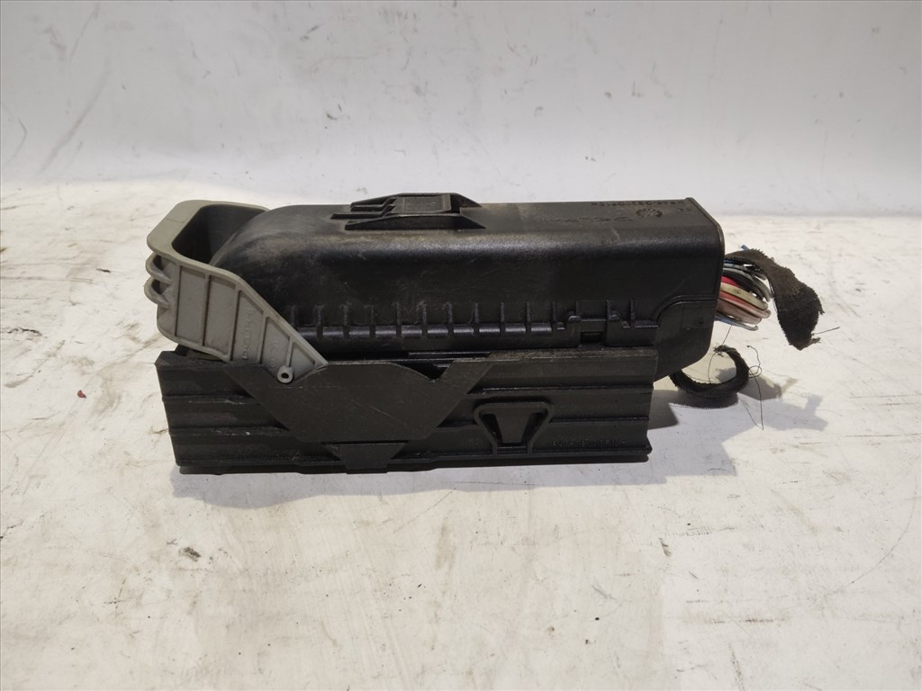 183241 Fiat Grande Punto külső biztosítéktábla elektromos csatlakozó 51736451 1. kép