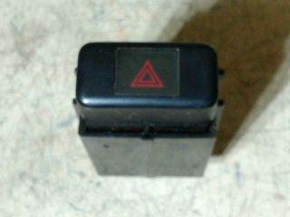 Toyota Carina E Vészvillogó Kapcsoló *46660* toyota-tr8903