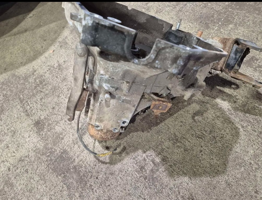 Daihatsu Applause bontott váltója és önindítója 1. kép