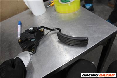 Renault Clio 2009- gázpedál 8200297342